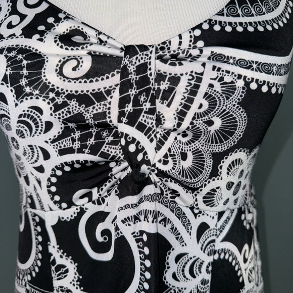 Flattering Lightweight Dress - Picture 2 of 6